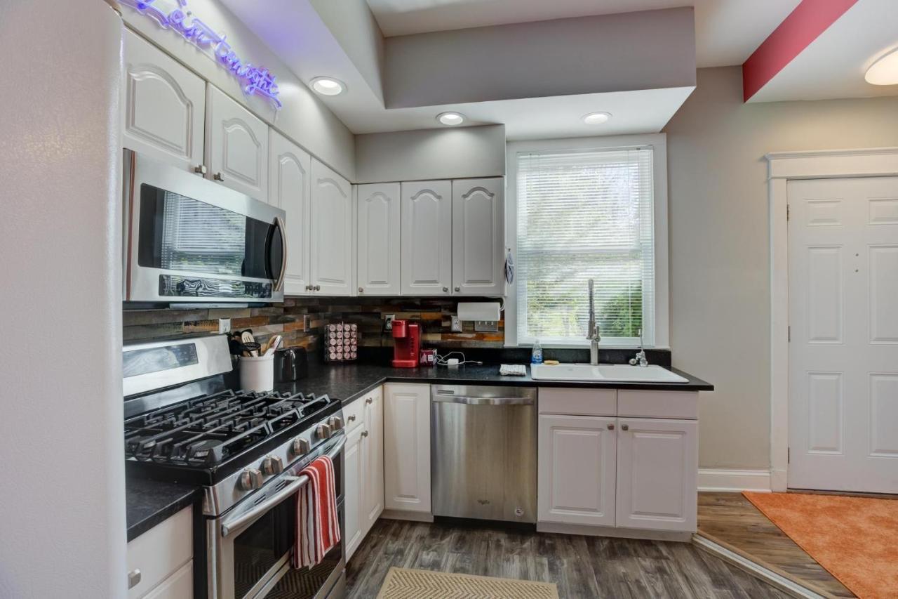 Hip And Spacious Midtown Cottage Near Beale Street Мемфис Экстерьер фото